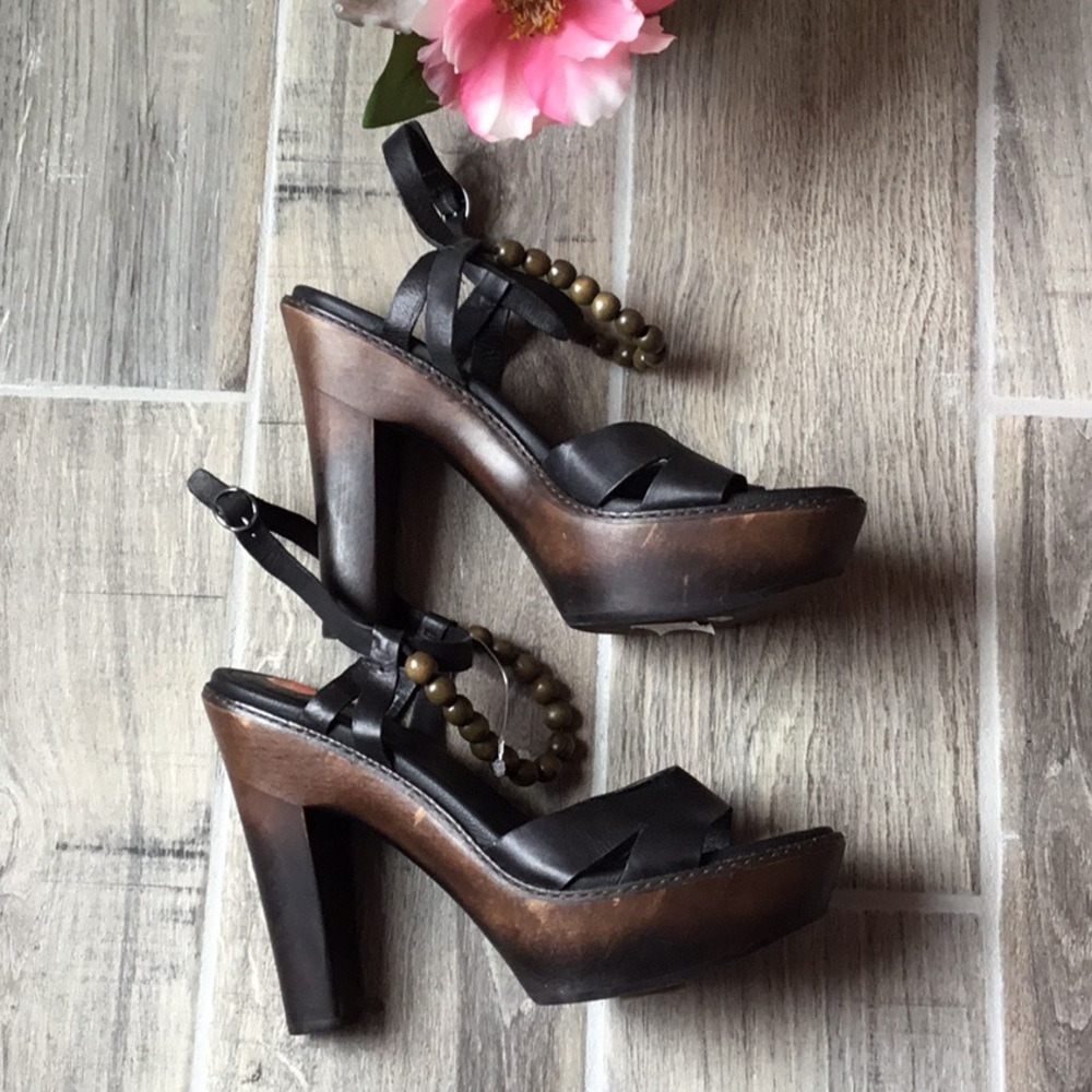 SOLD!💥UGG Leather Ankle Straps Platforms Heels - Picture 1 of 8